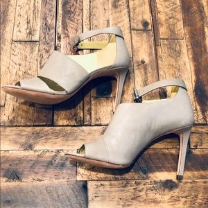 COACH | Grey Leather Heel